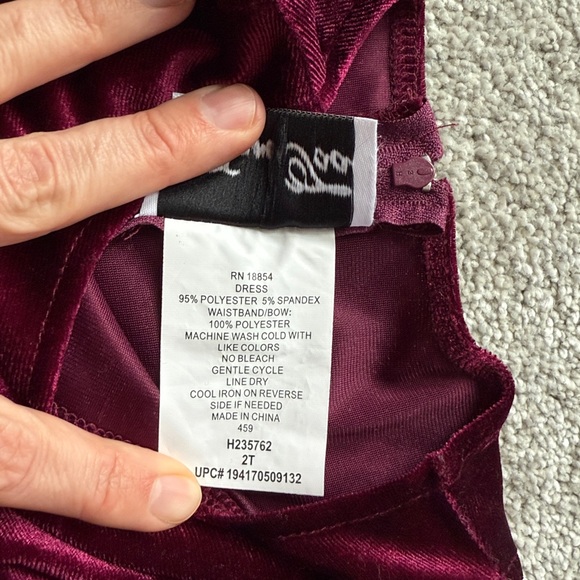 Rare Too- Toddler Velvet Burgundy Dress with Bow and Matching Bloomer 2T - Picture 4 of 6